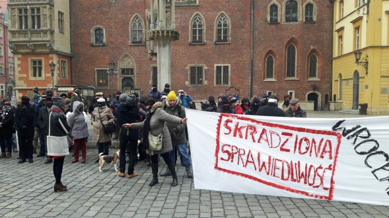 Wrocław: Manifestacja pod hasłem "Skradziona sprawiedliwość" - fot. Przemek Gałecki