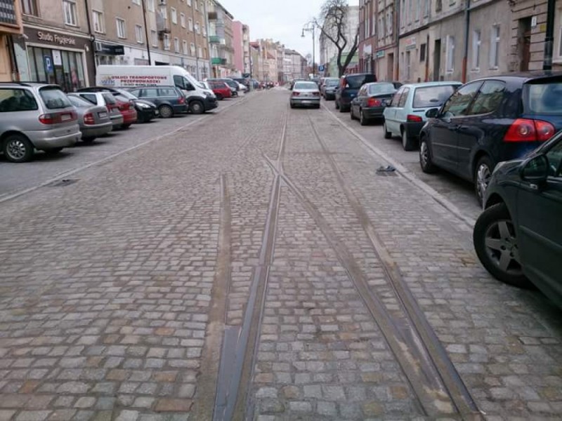Legnica: Po zabytkowej mijance i trakcji tramwajowej przy ul. Wrocławskiej pozostał jedynie ślad - fot. Aleksander Smulewicz