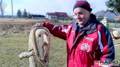Nie udało mu się wyjechać na igrzyska do Korei, więc wyrzeźbił wioskę olimpijską z drewna [FOTO]