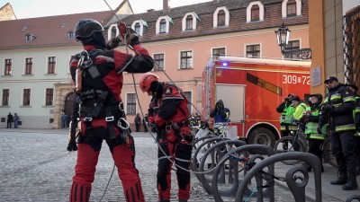 Ćwiczenia strażaków na wypadek zapalenia się obiektu sakralnego [WIDEO,FOTO] - 6