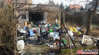 Legniccy strażnicy ratują bezdomnych przed mrozem. Nie zawsze się udaje...