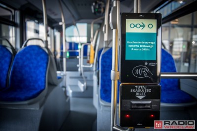 Wrocław uruchamia nowe kasowniki w autobusach i tramwajach