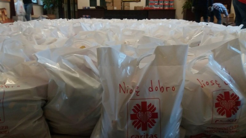 ,,TAK. POMAGAM".  Trwa świąteczna zbiórka żywności Caritasu - Fot.Elżbieta Osowicz