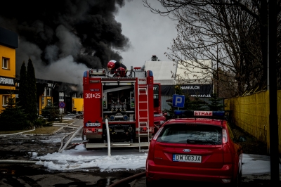 We Wrocławiu płonie magazyn z oponami [ZDJĘCIA, FILM Z DRONA] - 7