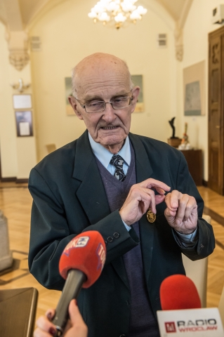 Profesor Ryszard Krasnodębski odznaczony medalem "Wrocław z wdzięcznością" - 1