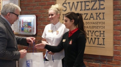 Zwr&oacute;ciły znaleziony plecak z dokumentami i pieniędzmi