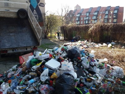 Wrocław: Góry śmieci na Wyspie Słodowej [ZDJĘCIA]