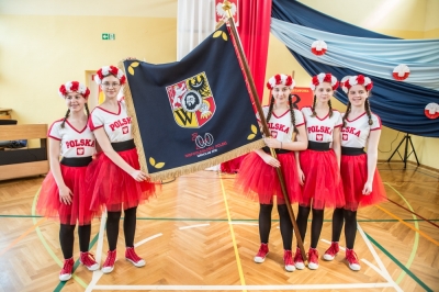 We Wrocławiu zaprezentowano sztandar na stulecie niepodległości