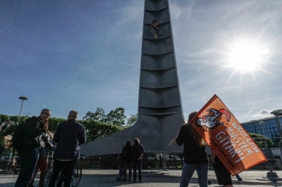 Wrocław Miastem Gitary. Zawiesili flagę na Iglicy - 13