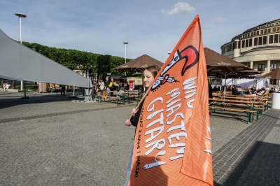 Wrocław Miastem Gitary. Zawiesili flagę na Iglicy - 8