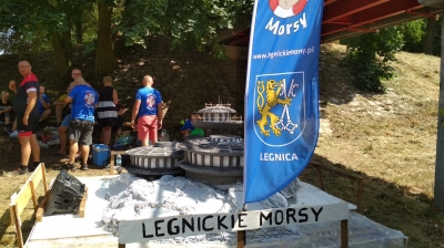 W Legnicy pływali na byle czym [FOTO] - 2