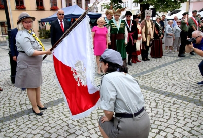 Harcerze z Hufca Karkonoskiego w Jeleniej Górze doczekali się nowego sztandaru - 4