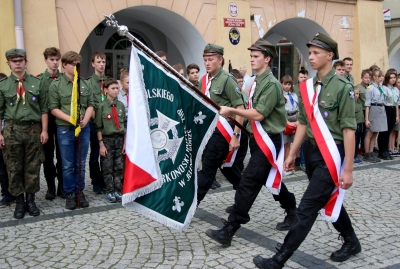 Harcerze z Hufca Karkonoskiego w Jeleniej Górze doczekali się nowego sztandaru - 6
