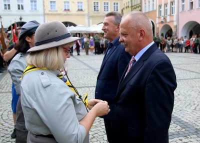 Harcerze z Hufca Karkonoskiego w Jeleniej Górze doczekali się nowego sztandaru - 7