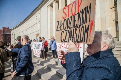 Wrocław: Lokatorzy z ulicy Ślicznej nie mogą spać spokojnie