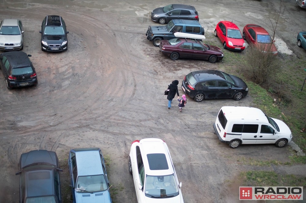 Wrocławskie Rady Osiedla chcą zwiększenia liczby płatnych miejsc parkingowych - (fot. archiwum Radia Wrocław)