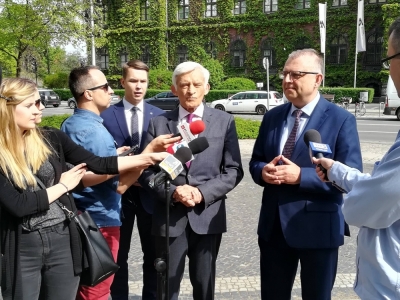 "Pieniędzy prawdopodobnie będzie dla Polski mniej". Jerzy Buzek o unijnych funduszach