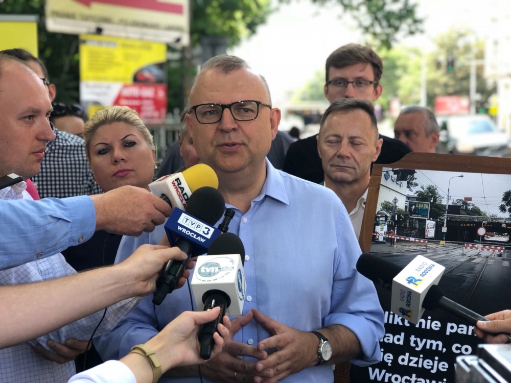 Wrocław: Ujazdowski krytykuje władze  miasta za panujący od kilku dni chaos komunikacyjny - Fot. materiały prasowe