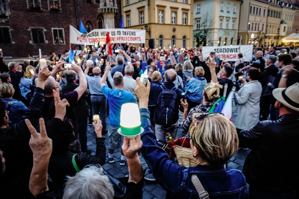 Sprzeciwiają się zmianom w Sądzie Najwyższym. Manifestacja na wrocławskim rynku [ZDJĘCIA]