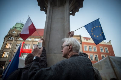 Sprzeciwiają się zmianom w Sądzie Najwyższym. Manifestacja na wrocławskim rynku [ZDJĘCIA] - 9