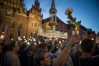 Sprzeciwiają się zmianom w Sądzie Najwyższym. Manifestacja na wrocławskim rynku [ZDJĘCIA] - 13
