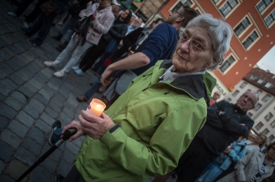 Sprzeciwiają się zmianom w Sądzie Najwyższym. Manifestacja na wrocławskim rynku [ZDJĘCIA] - 1