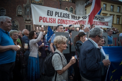 Sprzeciwiają się zmianom w Sądzie Najwyższym. Manifestacja na wrocławskim rynku [ZDJĘCIA] - 7