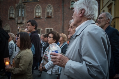 Sprzeciwiają się zmianom w Sądzie Najwyższym. Manifestacja na wrocławskim rynku [ZDJĘCIA] - 8
