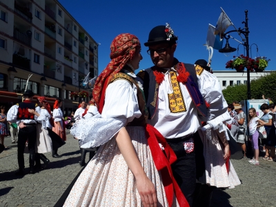 Festiwal "Świat pod Kyczerą". Barwny korowód w Legnicy [FOTO] - 1