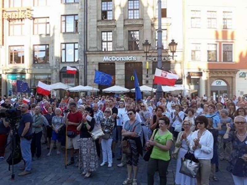 Manifestacje w obronie sądów [ZOBACZ] - fot. Elżbieta Osowicz
