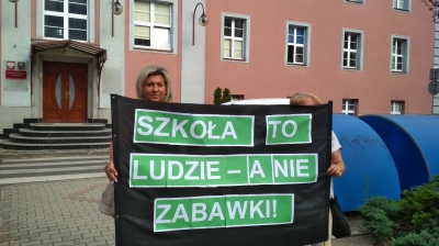 Nocny protest w ratuszu w Lubinie. Nie chcą likwidacji III LO [ZDJĘCIA] - 9