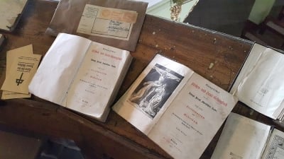 Szafa pełna skarbów. Niezwykłe odkrycie w głuszyckim kościele [ZDJĘCIA] - 1