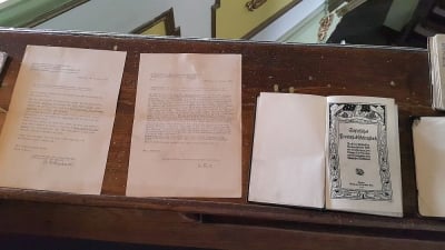 Szafa pełna skarbów. Niezwykłe odkrycie w głuszyckim kościele [ZDJĘCIA] - 2