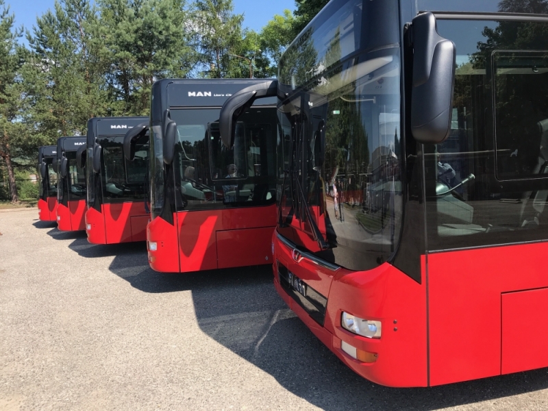 Nowe autobusy za miesiąc wyjadą na ulice Jeleniej Góry - fot. Piotr Słowiński