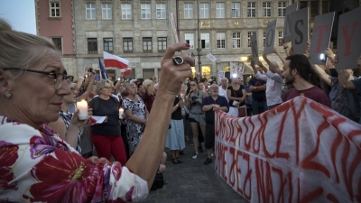 Łańcuch światła we Wrocławiu [ZDJĘCIA Z PROTESTU] - 16