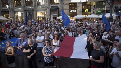 Łańcuch światła we Wrocławiu [ZDJĘCIA Z PROTESTU]