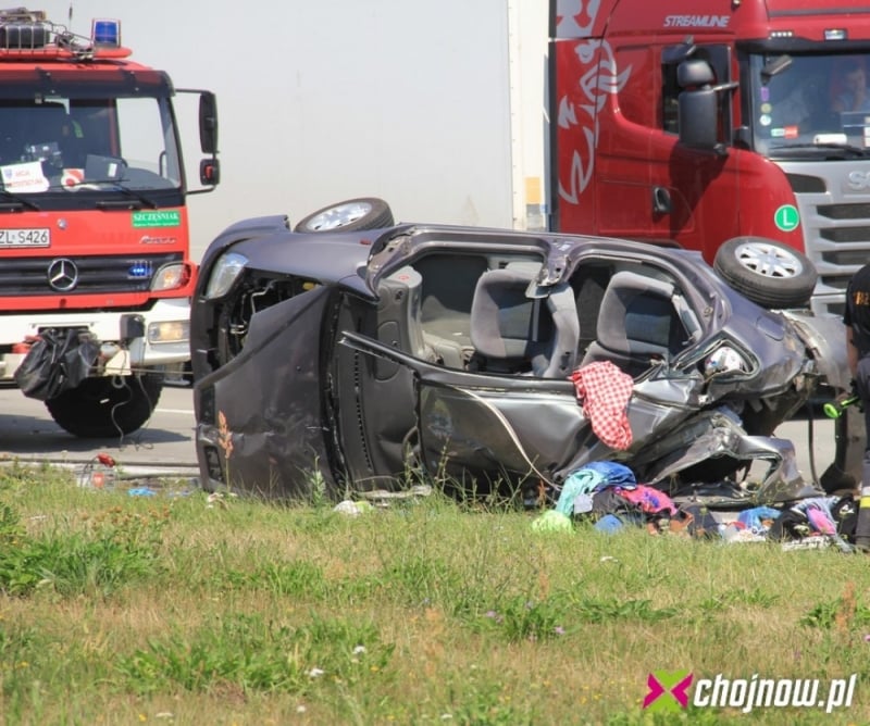 Poważny wypadek na A4. Trzy osoby ranne [ZDJĘCIA] - (fot. Adam Biegaj / chojnow.pl)