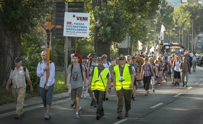 Ulicami Wrocławia przeszła piesza pielgrzymka [FOTO, WIDEO] - 0