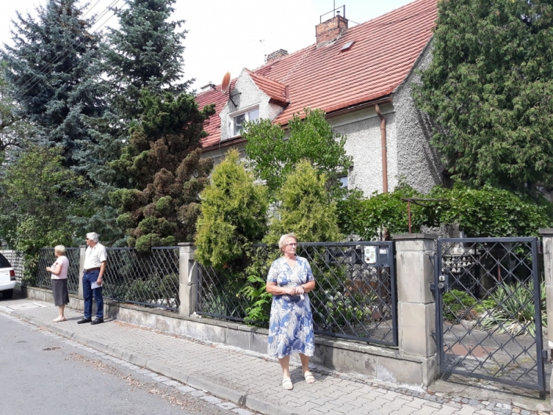 Pięciopiętrowy budynek wśród domków jednorodzinnych? - fot. Elżbieta Osowicz