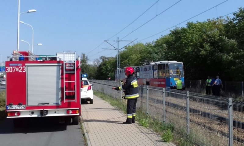 Wrocław: Pożar w tramwaju przy Gliniankach. Są utrudnienia w ruchu - fot. Marcin Obłoza
