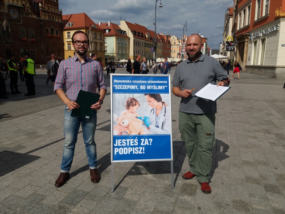 Aktywiści z Wrocławia chcą, by nieszczepionym dzieciom było trudniej dostać się np. do przedszkola - Fot. Piotr Kaszuwara