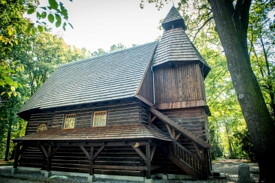 Drewniany kościół pw. św. Jana Nepomucena na zdjęciach [ZOBACZ] - 2