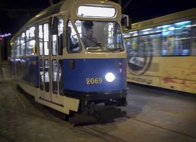 Nocne tramwaje wr&oacute;ciły do Wrocławia [WIDEO, ZDJĘCIA]
