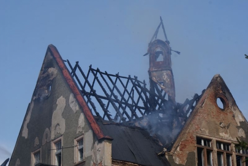 Pożar byłego szpitala w Nowej Rudzie [FILM] - zdjęcia: Piotr Barański