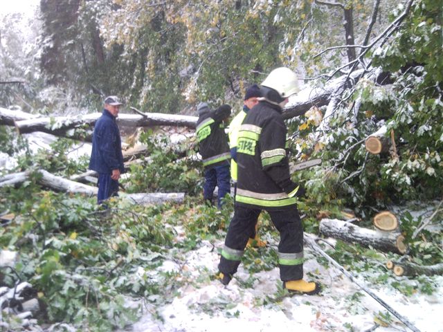 Po ataku zimy wciąż wielu mieszkańców regionu pozostaje bez prądu - Fot. Piotr Słowiński