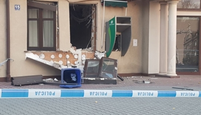 Nieznani sprawcy chcieli ukraść bankomat w Kunicach