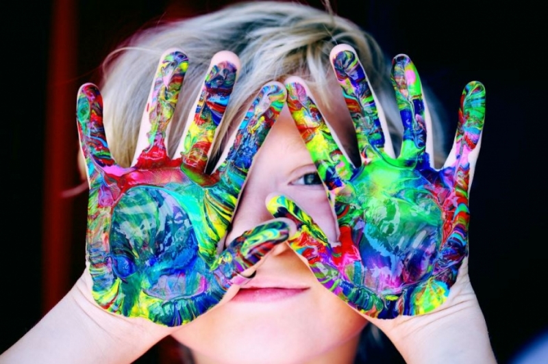 Zebranie Rodziców: Nie bój się pobrudzić! Sensoplastyka to świetna zabawa dla dzieci - fot. pixaby