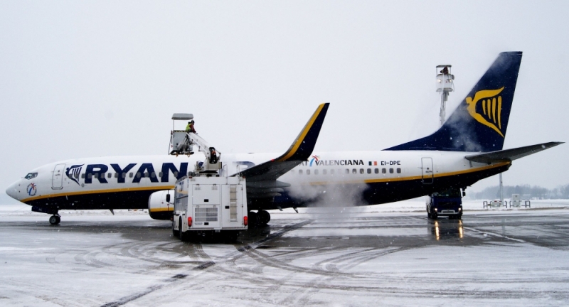 Nowe stanowisko do odladzania samolotów na lotnisku [ZDJĘCIA] - (fot. mat. prasowe)