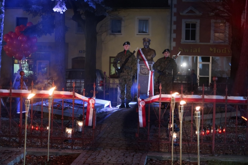 Pomnik Piłsudskiego odsłonięto w Chocianowie - Fot: A. Andrzejewski