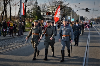 Radosna Parada Niepodległości we Wrocławiu [ZDJĘCIA] - 17
